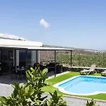Vinco Ii With Heated Pool Casa di campagna *
