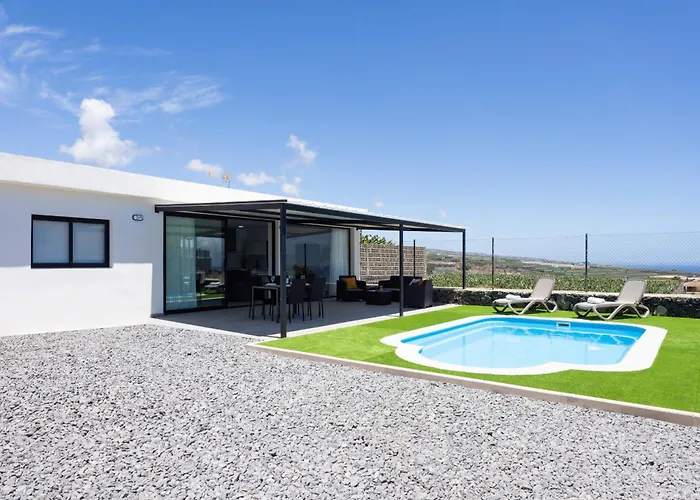 Vinco Ii With Heated Pool Casa rural *
